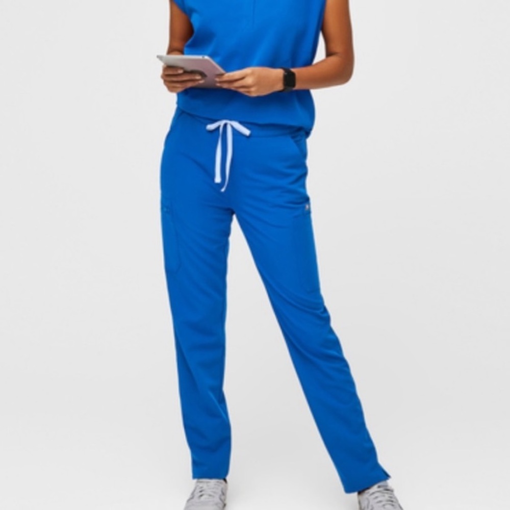 FIGS Yola Scrub pants.